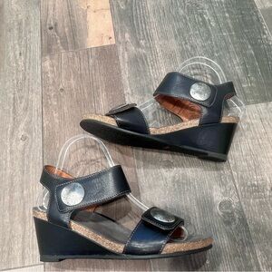 Taos Carousel 3 Shoes Womens Size 8/8.5 39 Black Leather Slingback Wedge Sandals